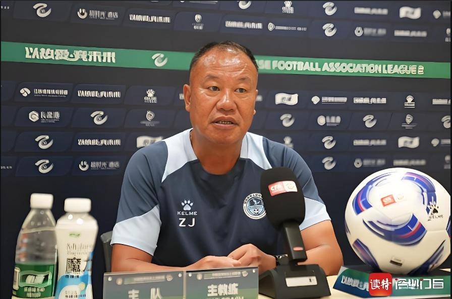 球队宣布引进新教练，调整战术